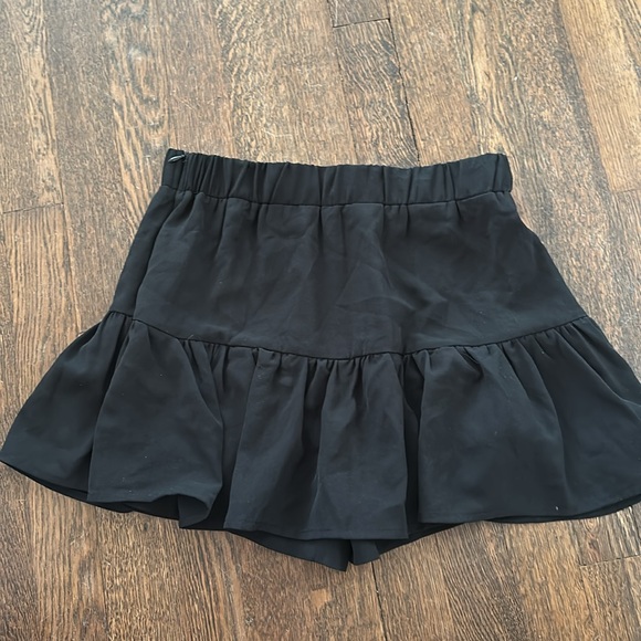 Black Ruffled Mini Skort - Picture 4 of 5